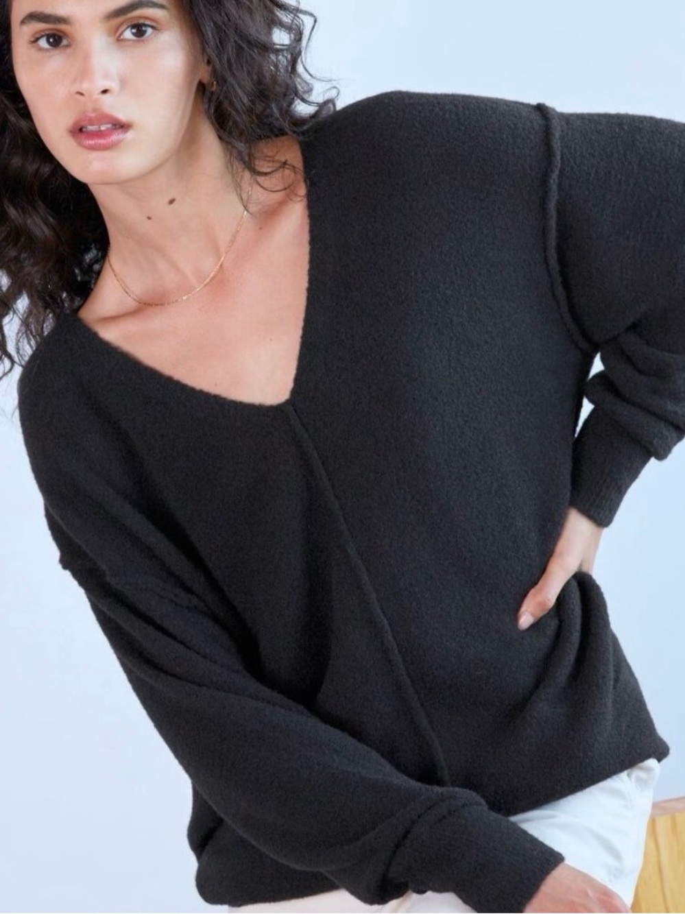 Aritzia Wilfred Free HUSH KNIT V-NECK SWEATER black, size M